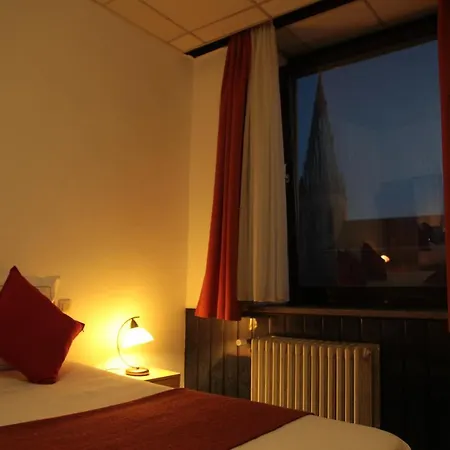 Hotel De Spiegel 2*