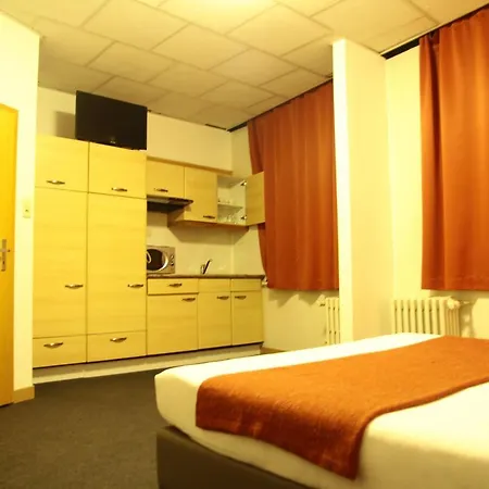 Hotel De Spiegel 2*
