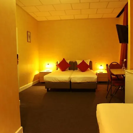 Hotel De Spiegel 2*